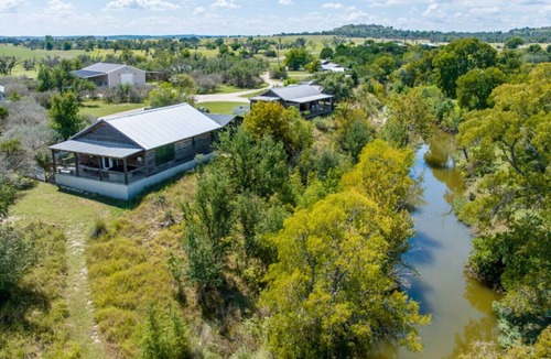 Fredericksburg Cabin | Victory-City on a Hill at Spring Creek