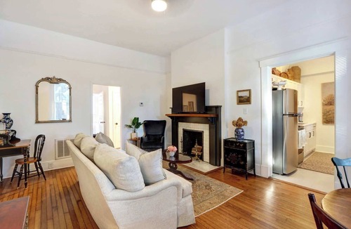 Thomas Square Apartment | Victory Drive Retreat Multi-Unit Group Stay