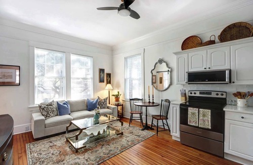 Thomas Square Apartment | Victory Drive Retreat Multi-Unit Group Stay
