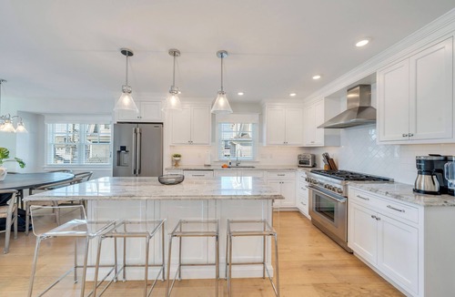 Avalon House | Victory Grace - 5Br/3.5Ba - Avalon - Sleeps 14 - Bay Views & Private Pool