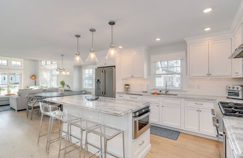 Avalon House | Victory Grace - 5Br/3.5Ba - Avalon - Sleeps 14 - Bay Views & Private Pool