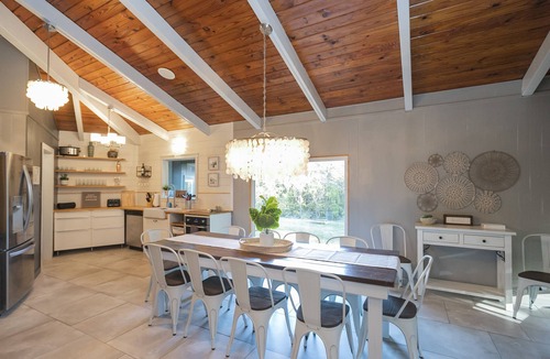 Smyrna House | Victory View Retreat Modern Group Stay