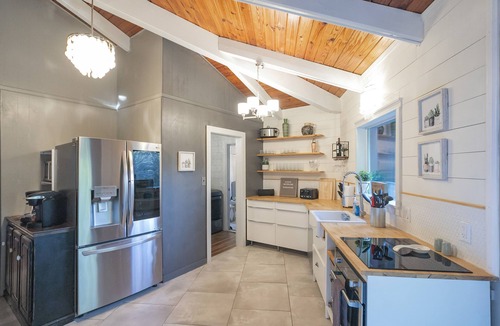 Smyrna House | Victory View Retreat Modern Group Stay