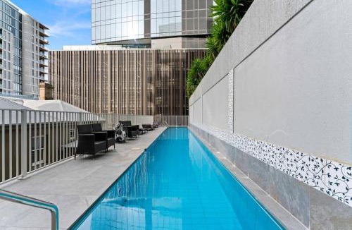 Newcastle West Apartment | Vida Central - 2 bed, 1.5 bath w parking, gym & pool