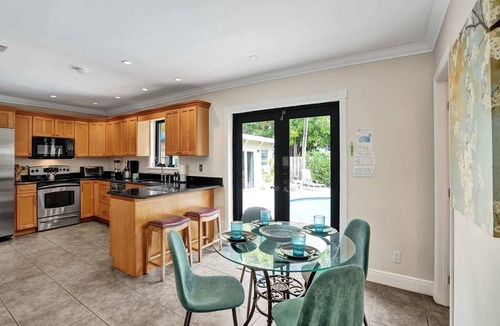 Wilton Manors Villa | Vidal Manor Summary: