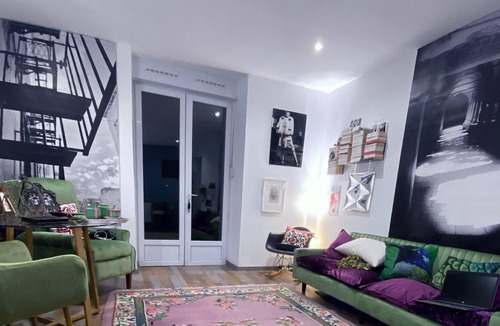 Dernier Sou Apartment | Vieille Ville Fortifiée, Plages à Proximité, Appt Avec Verger
