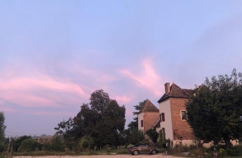 Clux-Villeneuve Bed & Breakfast | Vieux château Saint-Claude