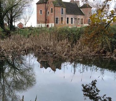 Clux-Villeneuve Bed & Breakfast | Vieux château Saint-Claude
