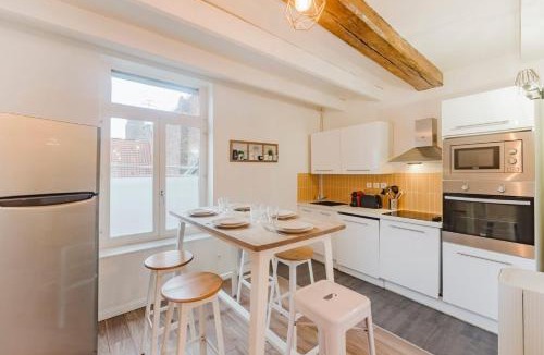 Old Lille Apartment | Vieux Lille: bright, functional apartment