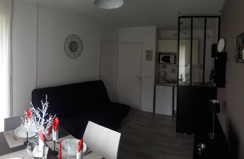 Equemauville Apartment | ☀Vieux Port ♡Honfleur ♫ Wifi ♡Parking ★PISCINE☀