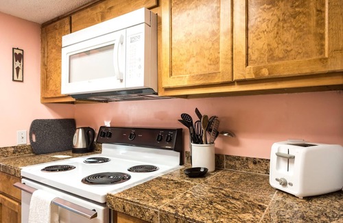 Barton Hills Condo | View, 1 King bed & sleeper; .33 mi to Barton Springs/Zilker Park, @2 mi to DT!