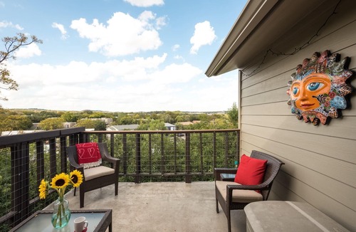 Barton Hills Condo | View, 1 King bed & sleeper; .33 mi to Barton Springs/Zilker Park, @2 mi to DT!