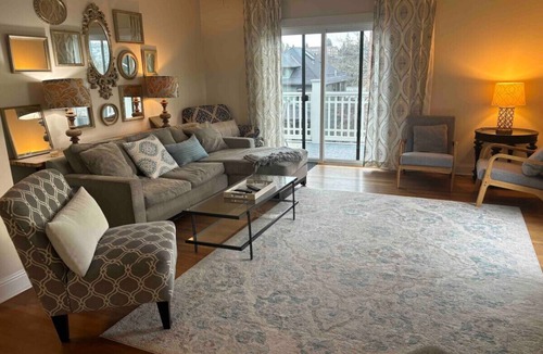 Fremont Apartment | View-2 bed, private deck, pets friendly