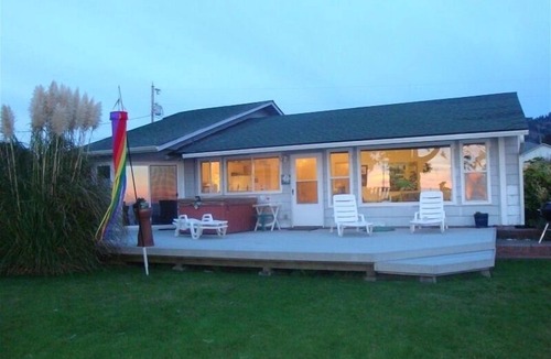 Harbor House | VIEW! BEACH! HOT TUB! FIREPLACE! REPEAT!