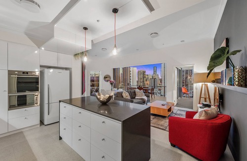 South Brisbane Apartment | View from the Top ~ 2Bed, 2Bath, 2Parking, Balcony