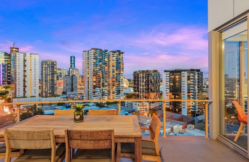 South Brisbane Apartment | View from the Top ~ 2Bed, 2Bath, 2Parking, Balcony