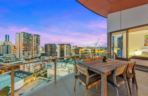 South Brisbane Apartment | View from the Top ~ 2Bed, 2Bath, 2Parking, Balcony