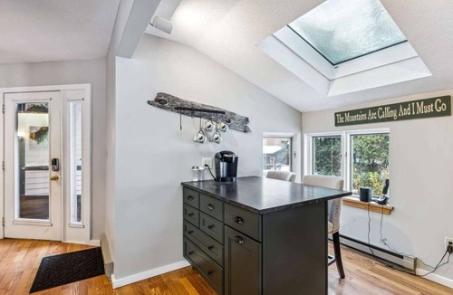 Quechee Condo | View Golf Course, Brick Fireplace - Coach Road 8B