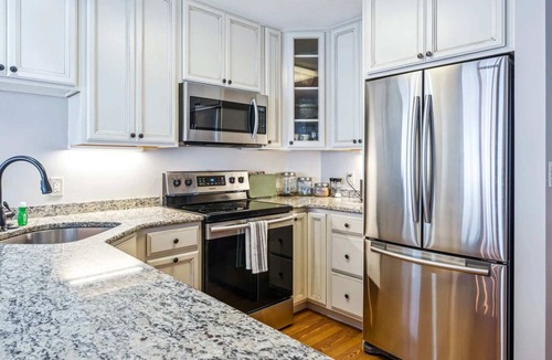 Quechee Condo | View Golf Course, Brick Fireplace - Coach Road 8B