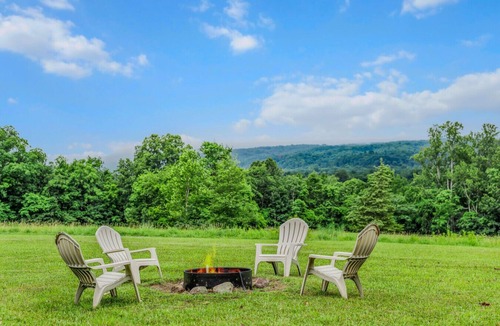 Great Cacapon Apartment | View Haven - View | Grill Wifi | Fire Pit
