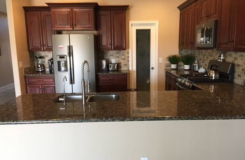Fort Mohave House | VIEW, NEWER HOME NEAR COLORADO RIVER, GOLF, SHOPPING, ATV TRAILS