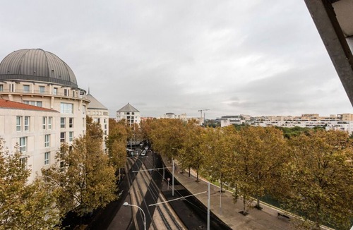 Port Marianne Apartment | View on the banks of Lez: terrace, air conditioning & parking