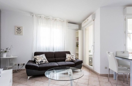 Port Marianne Apartment | View on the banks of Lez: terrace, air conditioning & parking