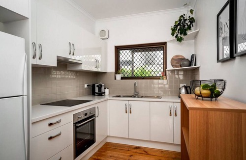 Seaton Villa | View One Three Seaton Townhouse SA