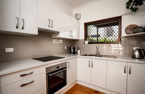 Seaton Villa | View One Three Seaton Townhouse SA