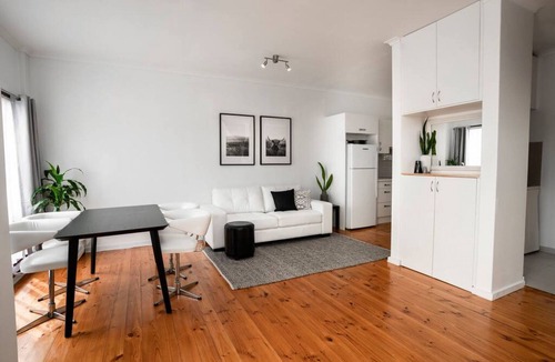 Seaton Villa | View One Three Seaton Townhouse SA