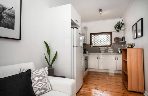 Seaton Villa | View One Three Seaton Townhouse SA