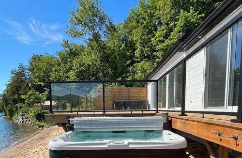 Saint-Laurent-de-l'ile d'Orleans Ski Chalet | View Spa and St-Lawrence River - The DG Chalet