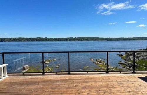 Saint-Laurent-de-l'ile d'Orleans Ski Chalet | View Spa and St-Lawrence River - The DG Chalet