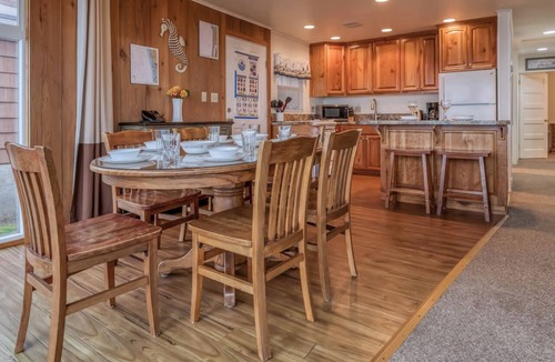 Roads End House | View the King tides & whales from this oceanfront home. Open Jan 3 until Jan 6.