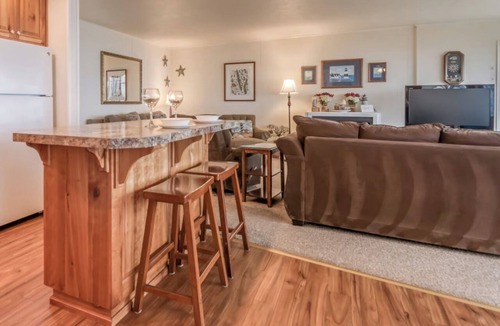 Roads End House | View the King tides & whales from this oceanfront home. Open Jan 3 until Jan 6.