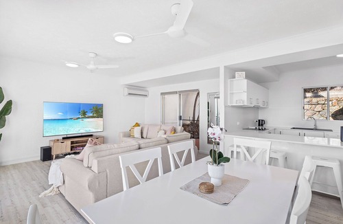 Cannonvale Villa | View Whitsundays - 3 bed 2 bath Villa