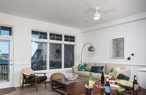 York Beach House | ViewPoint - 1BR Balcony Garden Suite 105