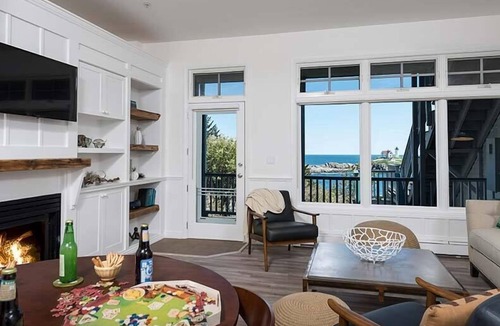 York Beach House | ViewPoint - 1BR Balcony Garden Suite 105