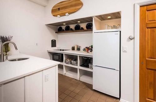 York Beach House | ViewPoint - 1BR Balcony Garden Suite 105