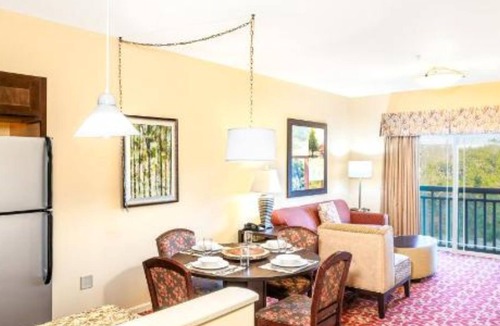 Pittsfield Condo | 🌞Views! 2mi2Ski+Dtw! Great 1BR OpenLR/DR/Kit! FP,HPool,Htub,Gym,PetsOk,EVchg🌞!