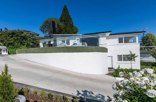Havelock North House | Views, close to town