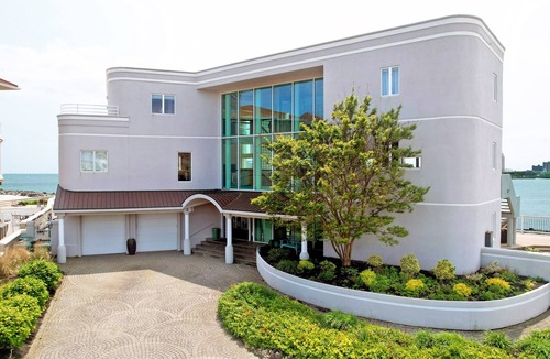 Southend House | VIEWS FROM EVERY ROOM!