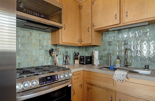 Crest Park Cabin | Views, Fully Fenced, BBQ, Spacious Deck