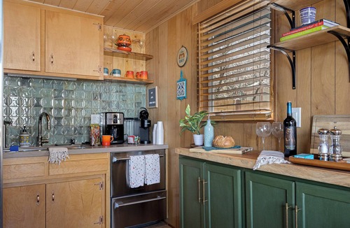 Crest Park Cabin | Views, Fully Fenced, BBQ, Spacious Deck