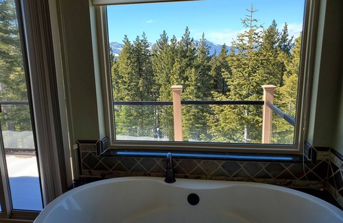 Montgomery Estates House | Views, Hot Tub, Game Room, Close To Casinos, Lake & Skiing
