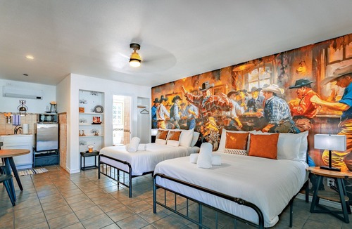 Canyon Lake Cabin | Views, Lux 2, Full Beds Suite, Pets OK AT Ramp 1