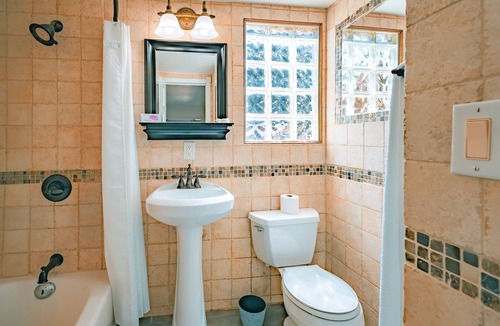 Canyon Lake Cabin | Views, Lux 2, Full Beds Suite, Pets OK AT Ramp 1