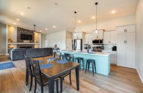 Crofton House | Views of Lewis & Clark Lake - Modern Apt w/Deck