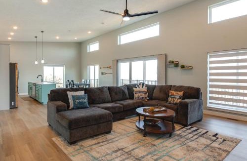 Crofton House | Views of Lewis & Clark Lake - Modern Apt w/Deck