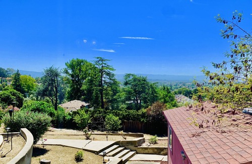 East Foothills Apartment | Views on a Hill.